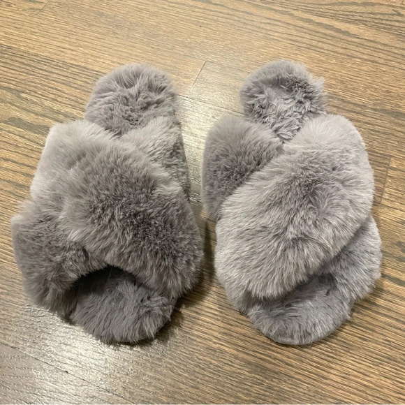 LOFT Slipper Sandals Faux Fur Twist gray Casual Neutral Cozy Soft Slides - Picture 7 of 7